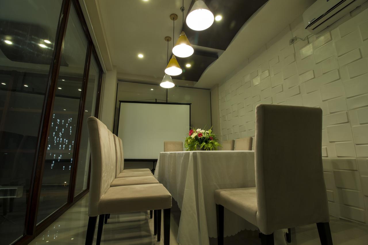 Baypark Hotel Calbayog Esterno foto