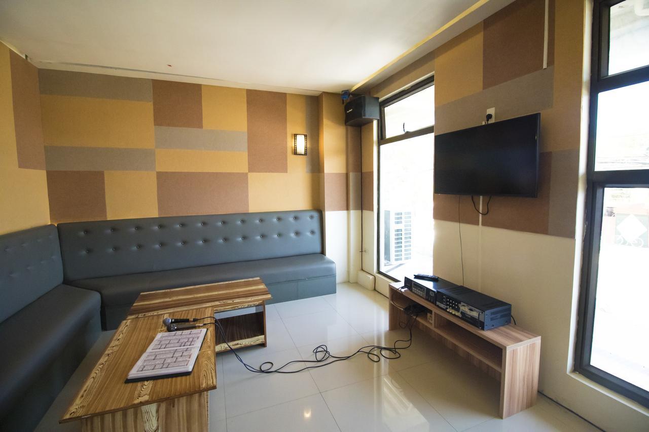 Baypark Hotel Calbayog Esterno foto