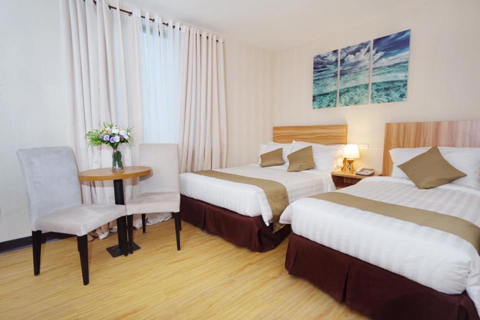 Baypark Hotel Calbayog Esterno foto